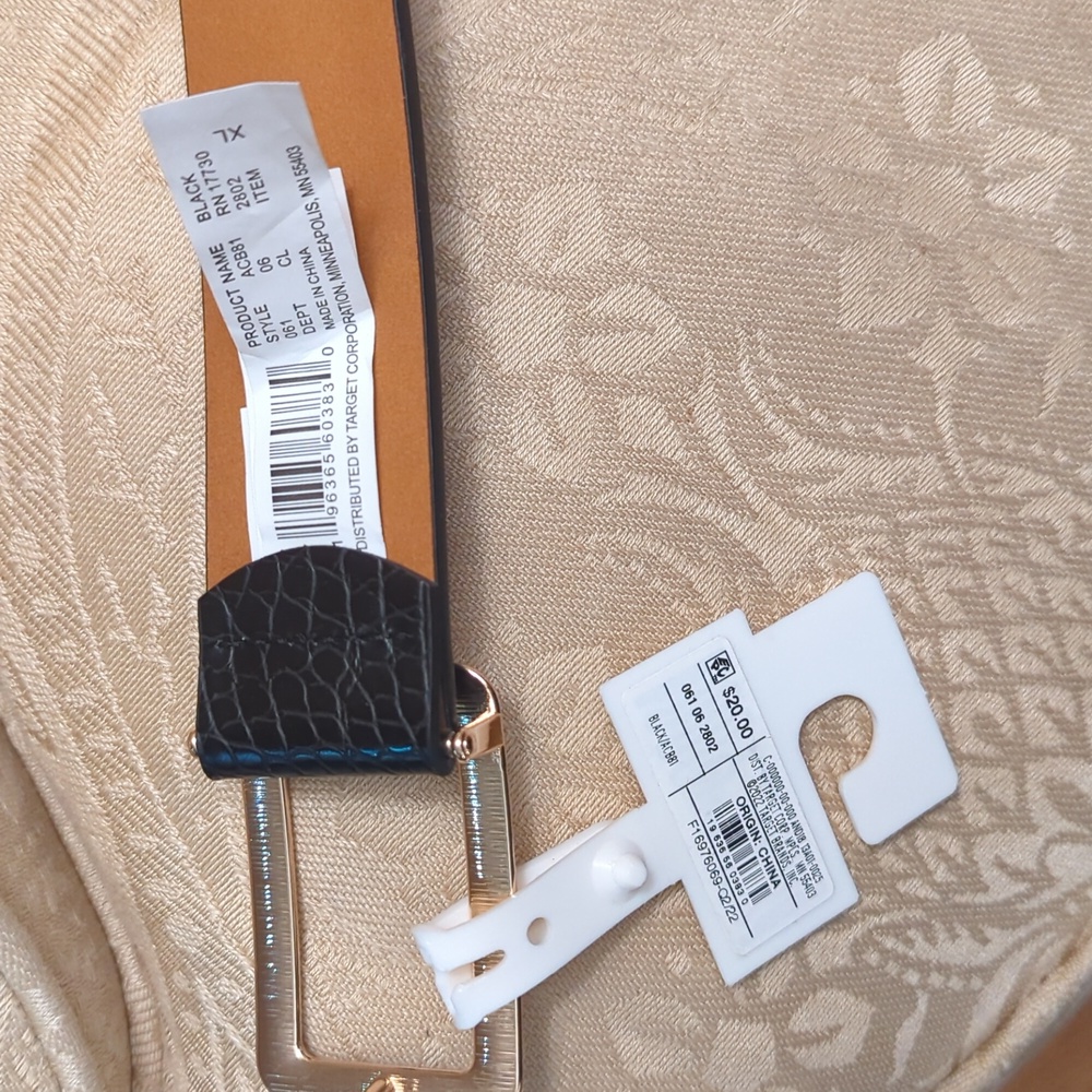 New with tags! XL Black PU/Bonded Leather Belt - Picture 4 of 5